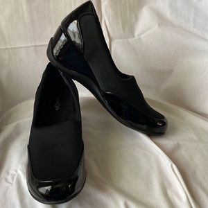 East 5th Evard Round Closed Toe Wedge Pump